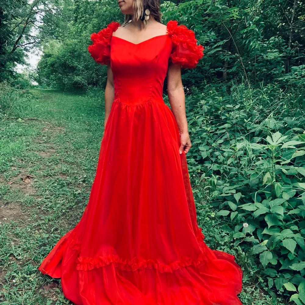 Vintage Red Gown with Puff Sleeves - Picture 4 of 12